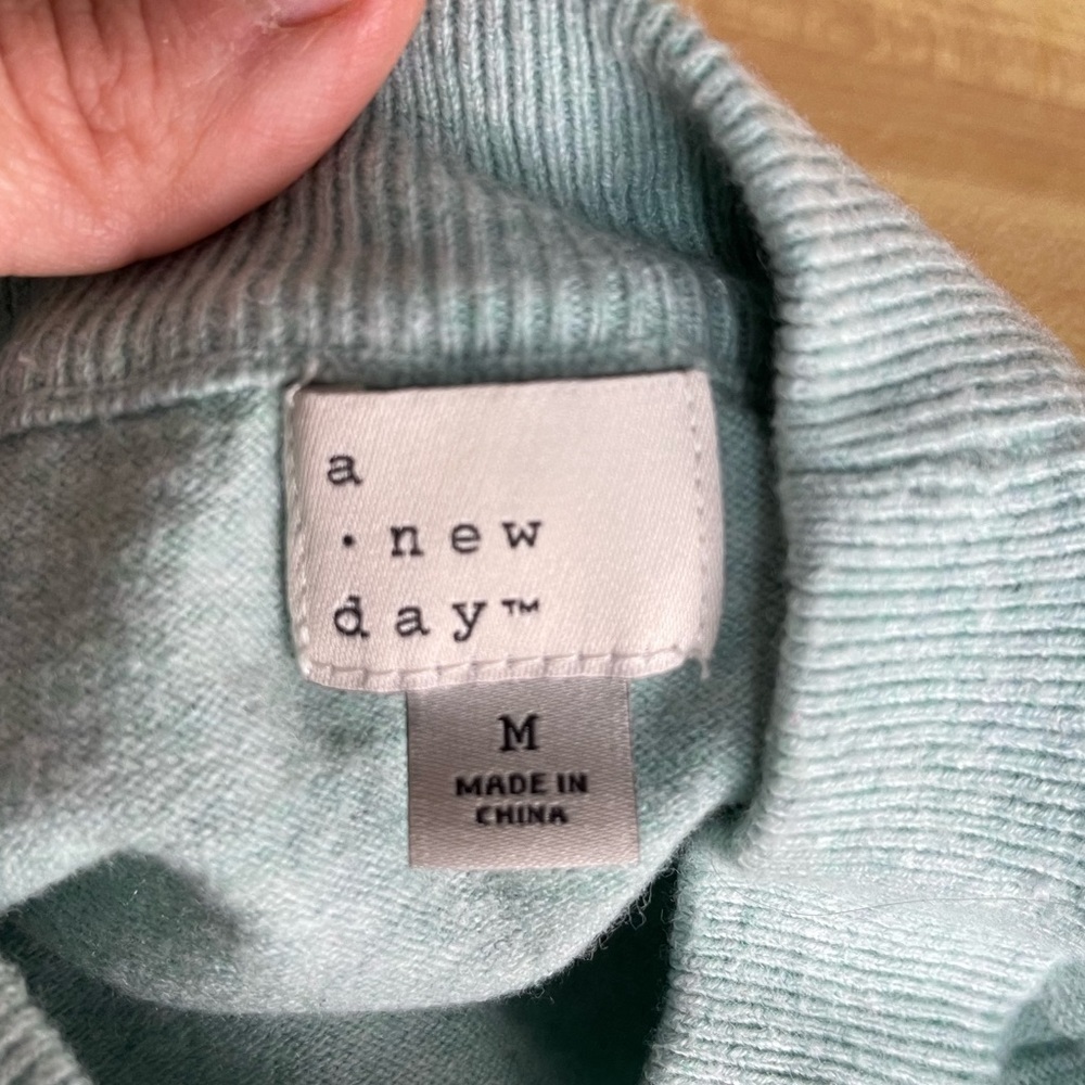 A new day cotton blend aqua pullover crew neck knit sweater women’s size M - Picture 13 of 13